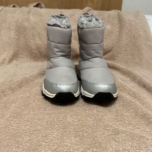 Girls Dream Pairs Gray Winter Boots, Size 2